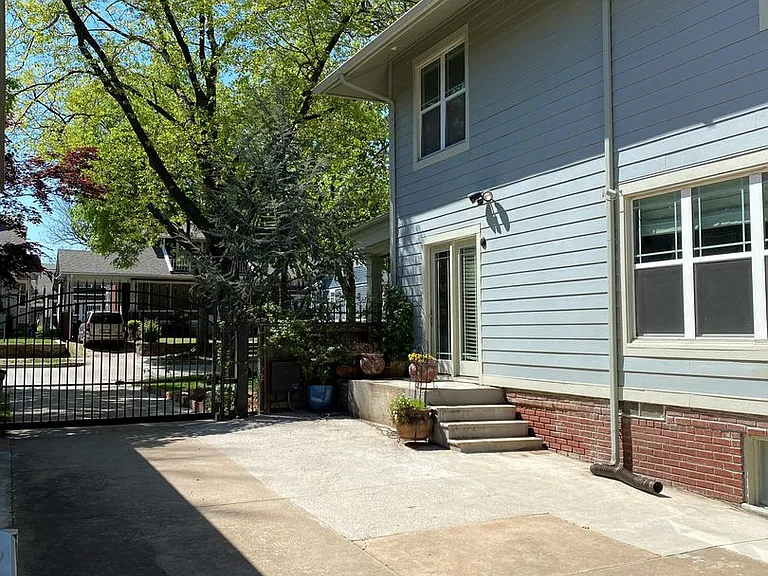1515 S Carson Ave — Photo 44