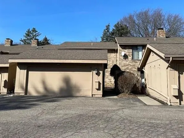 7338 Creek View Ct, West Bloomfield, MI 48322