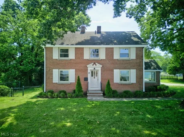 7 Coveland Dr, Avon Lake, OH 44012