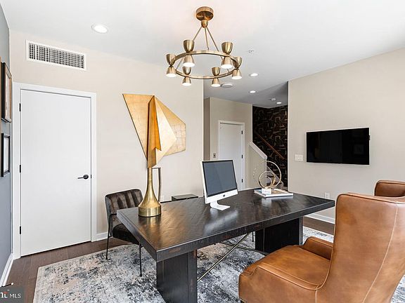 2nd image of 3005 Bridgeview Walk