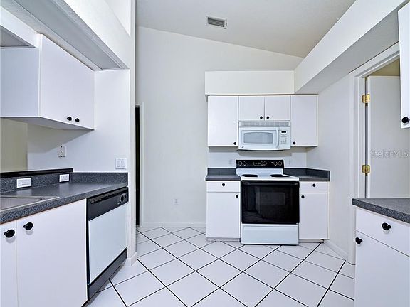 4th image of 137 Swan Dr