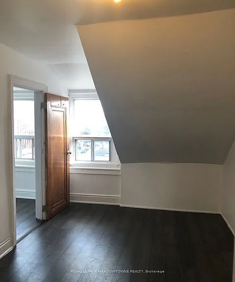 1211 College St #UPPER — Photo 26