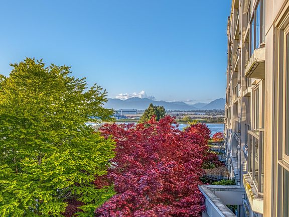 4th image of 5860 Dover Cres #401