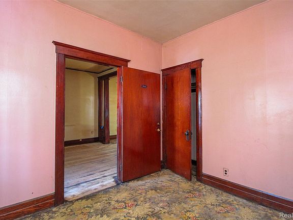 4th image of 8357 Navy St