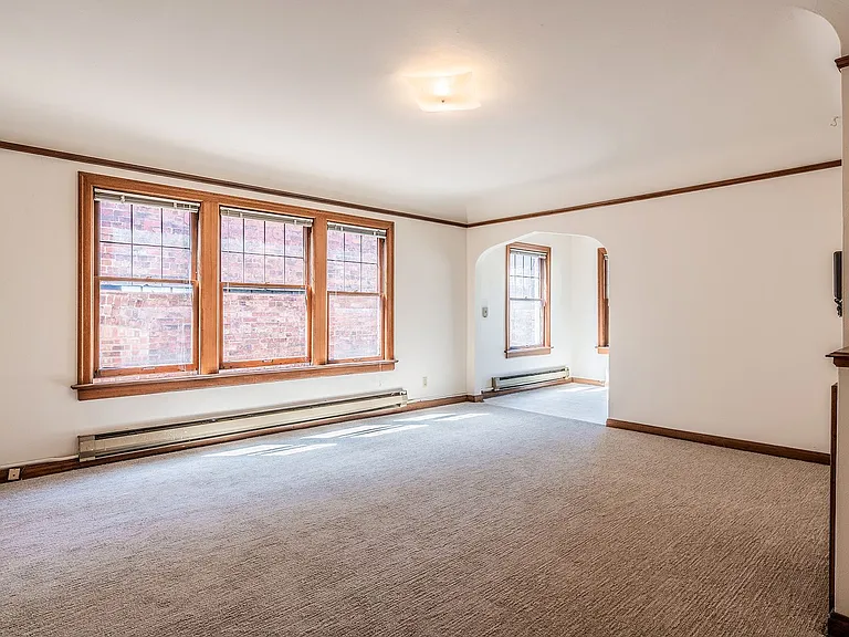 Leonard Apartments — Photo 8
