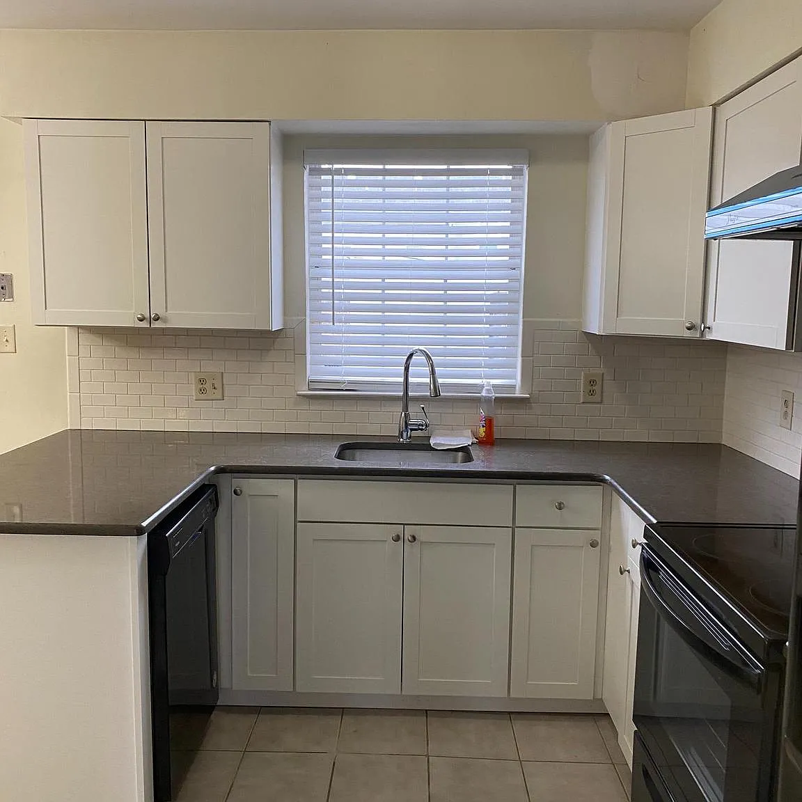 2 bed, 2.5 bath, 1200 sqft, $1,875 — Photo 2
