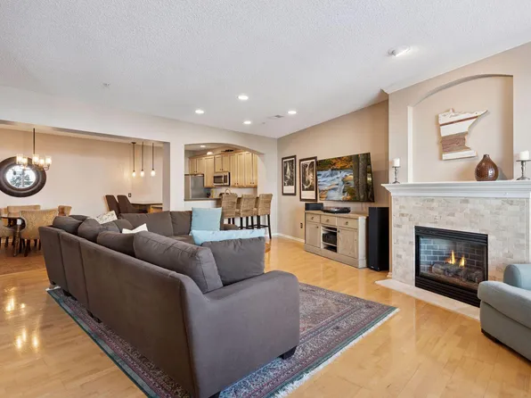 8046 Golden Valley Rd, Golden Valley, MN 55427