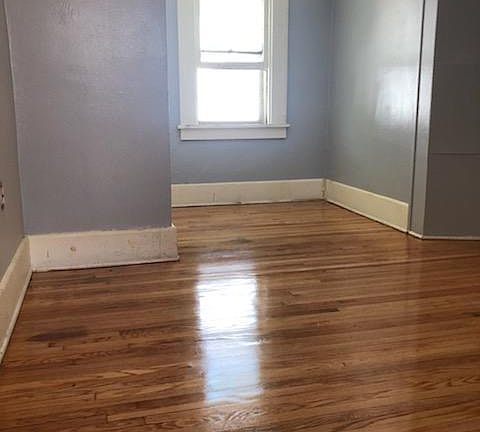 3rd image of 1127 Margaret St #2