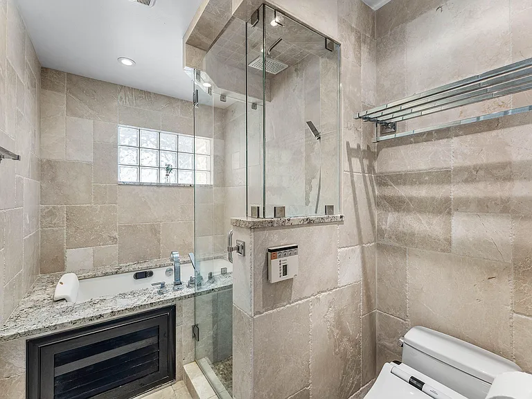7076 Middlebury Dr — Photo 16