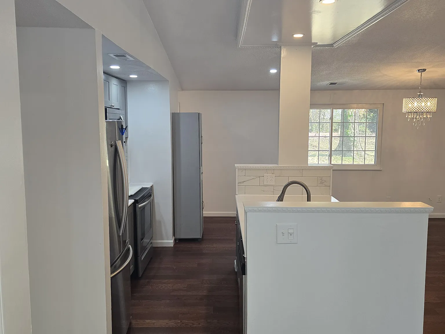 3 bed, 1207 sqft, $1,900 — Photo 3