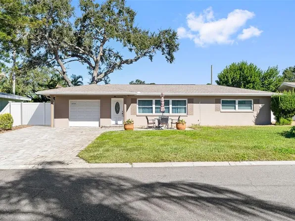 13725 Bermuda Dr, Seminole, FL 33776