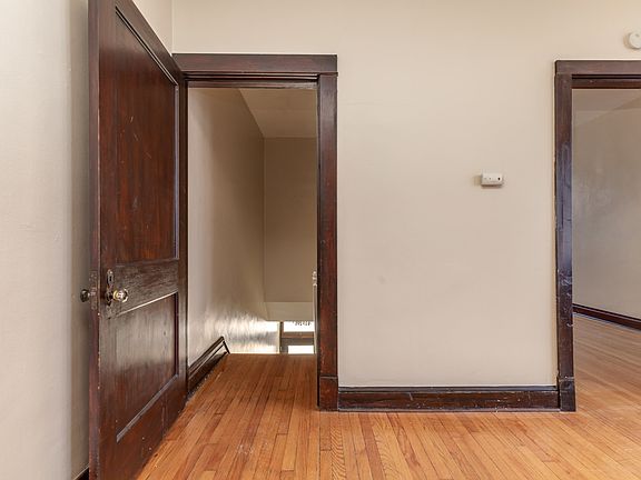 3rd image of 4989A Arsenal St
