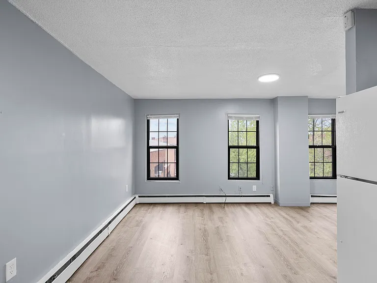 26-28 Lawrence St #28-6 — Photo 5