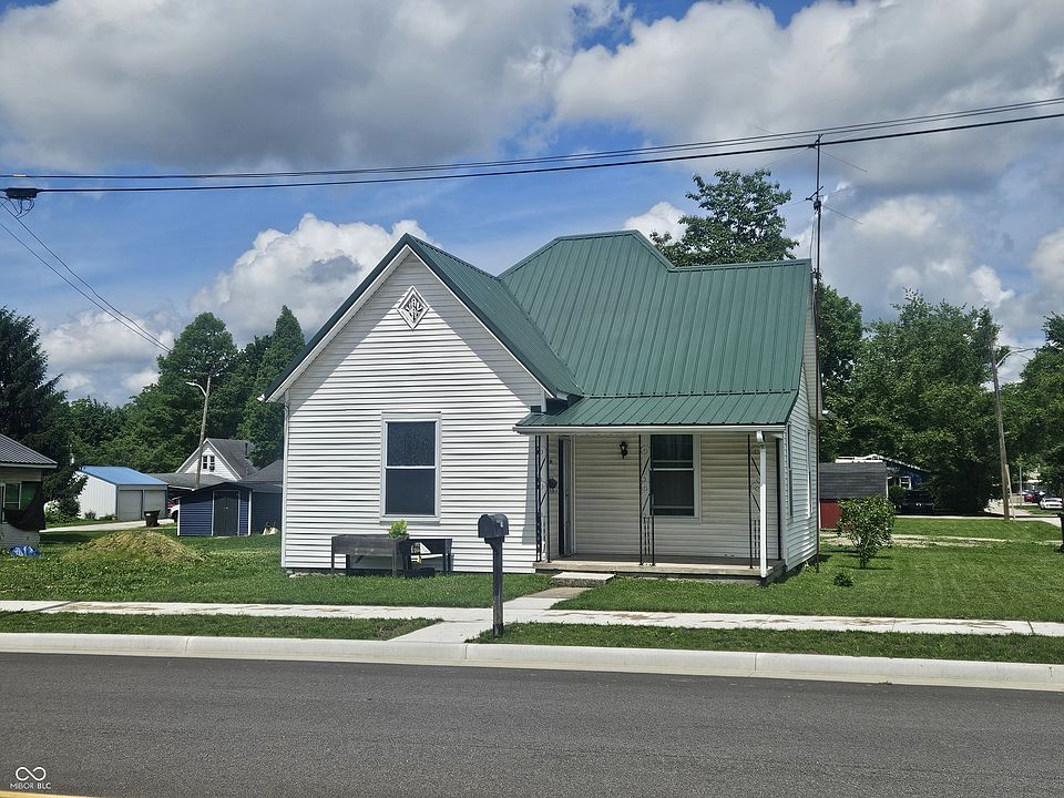 1st image of 104 W Poplar St