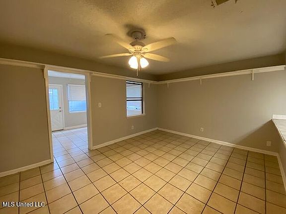 5th image of 15251 Parkwood Dr N #A