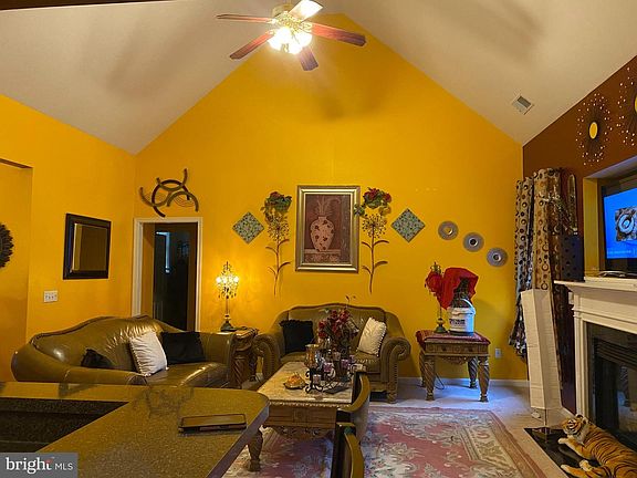2nd image of 160 Nina Ln