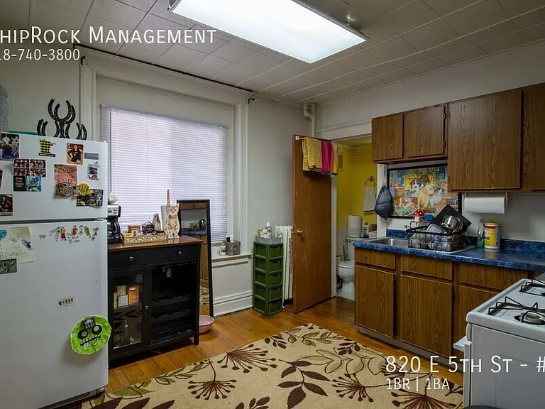820 E 5th St #1 — Photo 7