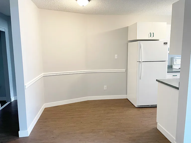 9501 Manning Ave — Photo 10