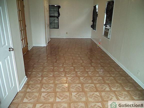 5th image of 514 Bridal Wreath Ave