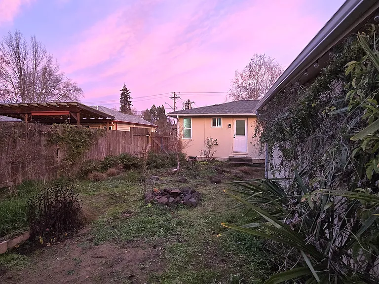 2196 Arthur St — Photo 11