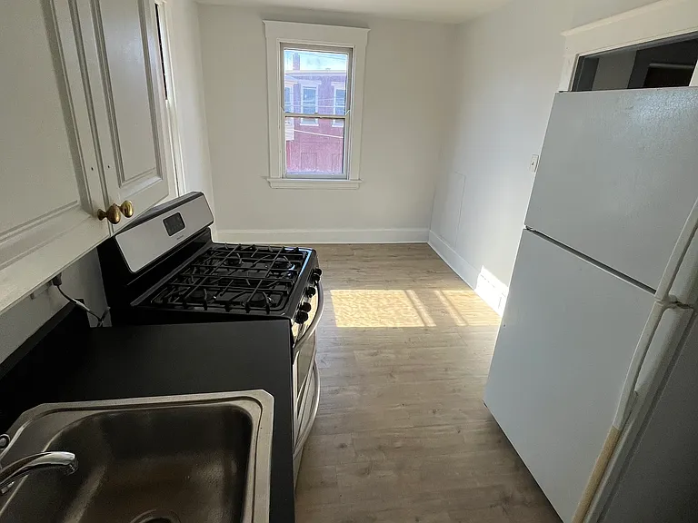 802 6th Ave #2 — Photo 5