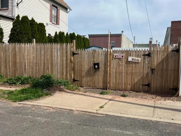 6 Fitch St, Carteret, NJ 07008