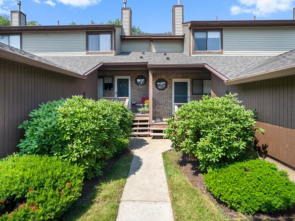21 Ash Ln #21, Agawam, MA 01001