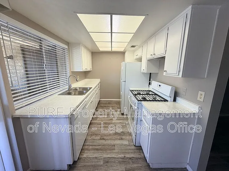 1405 Vegas Valley Dr #52-bldg 7 — Photo 8