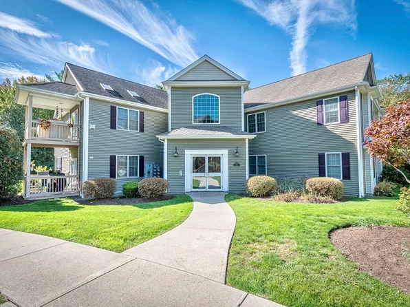 215 Longmeadow Rd Unit 403, Taunton, MA 02780