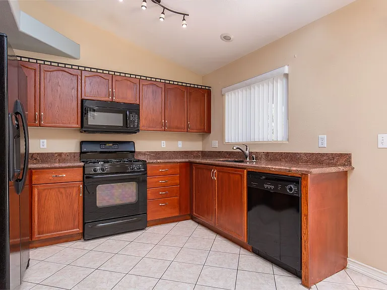 7900 White Grass Ave — Photo 28