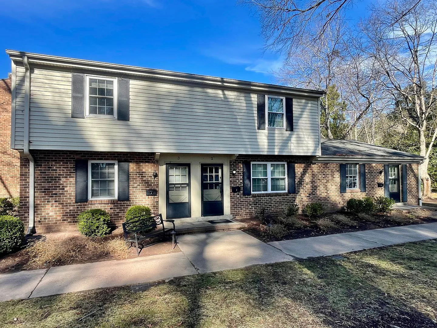 Darling Townhouse in Willow Terrace - ready for you to move in! — Photo 3