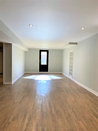 64 Mary Elizabeth Cres #BASEMENT Photo 1