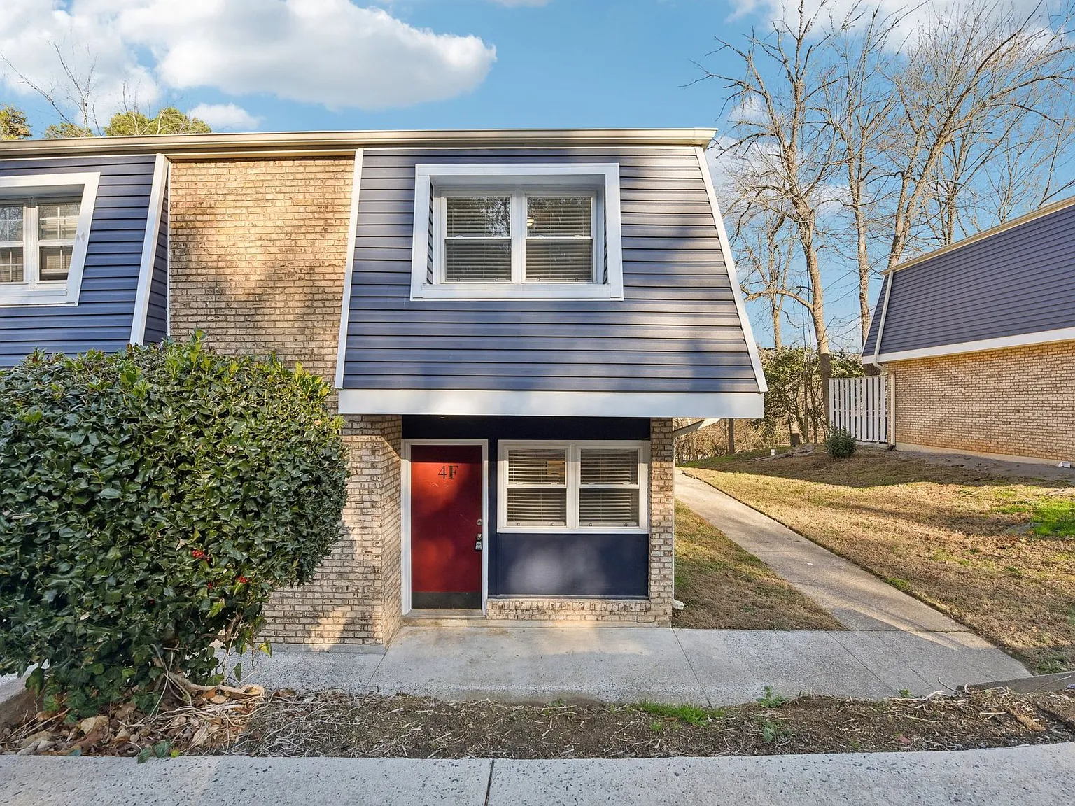 Beautiful Chesney Woods Townhomes — Photo 4