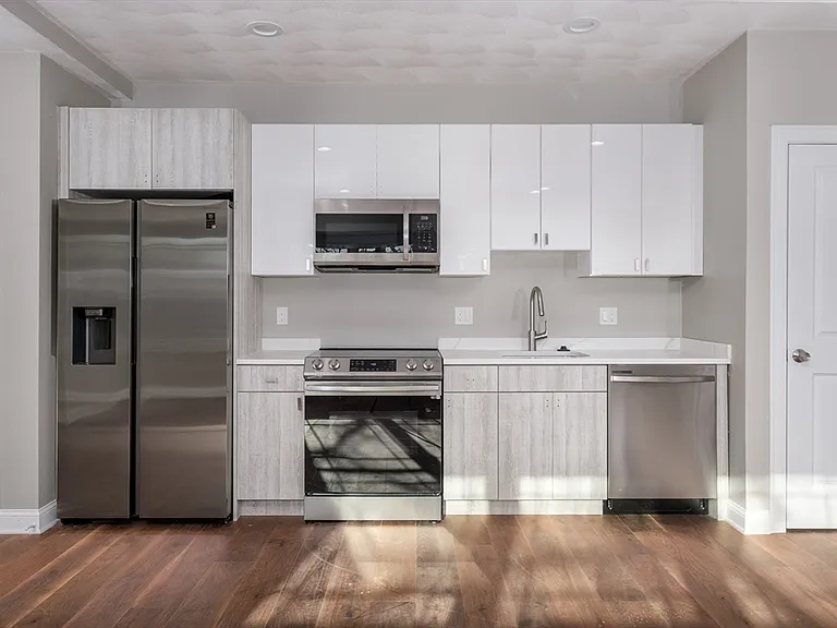 119-121 Addison St #9 — Photo 1