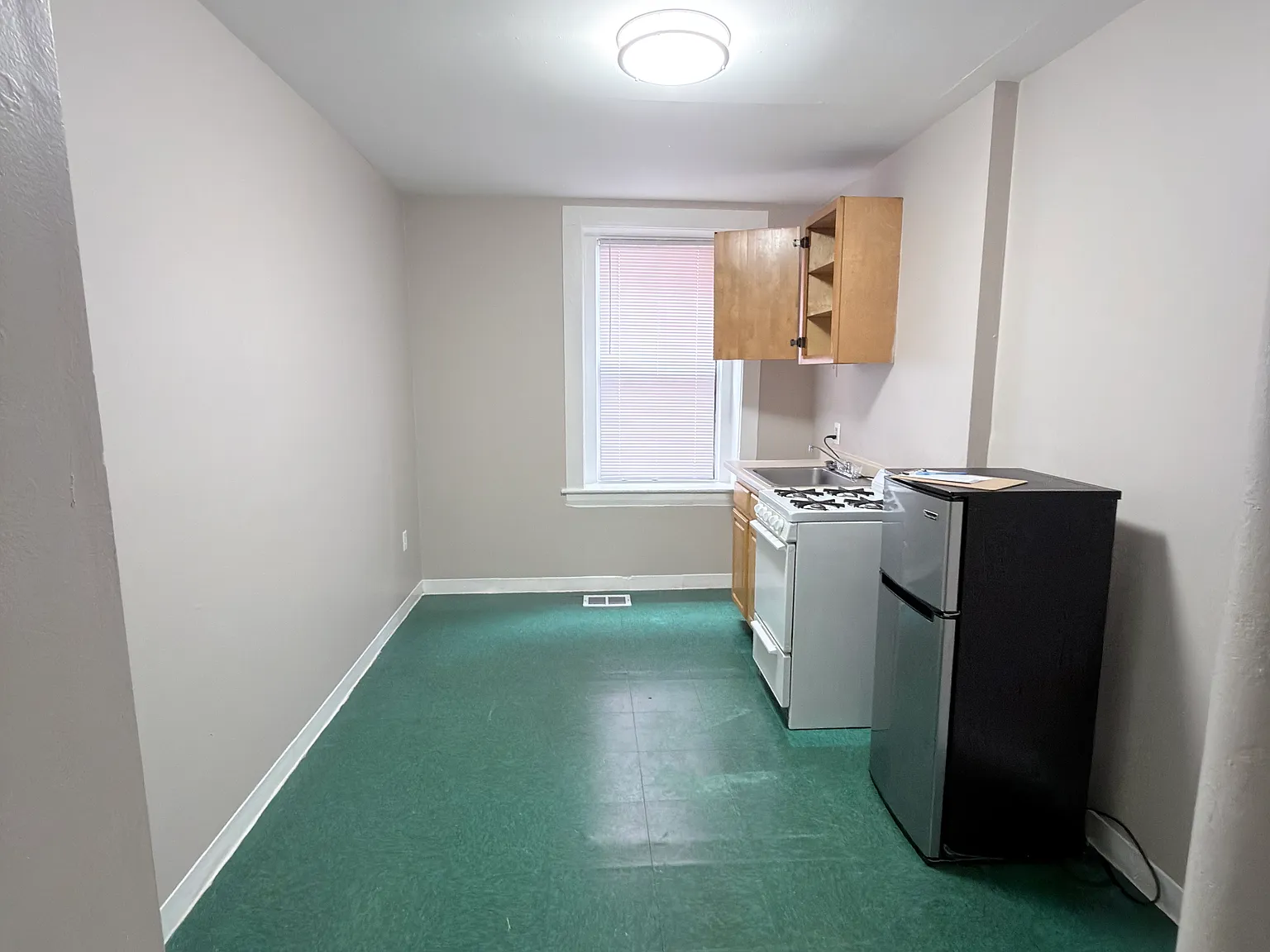1 bed, $1,000 — Photo 1