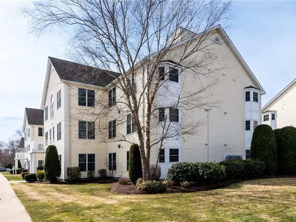 15 Saw Mill Dr #208, North Kingstown, RI 02852