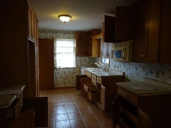 2nd image of 605 Southview Dr