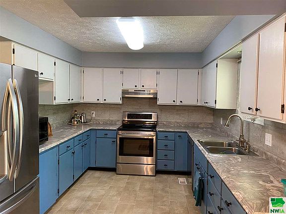 4th image of 408 S Ridge Dr