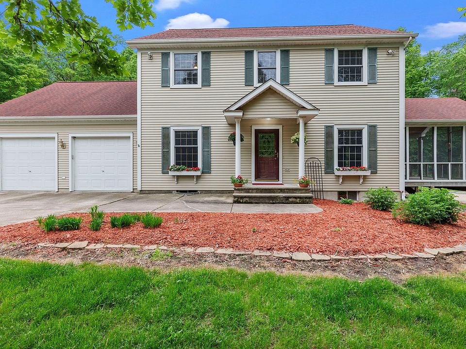 Traditional 2 story on 34+ac