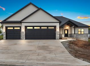 3097 S Sandstone Ct, Green Bay, WI 54313