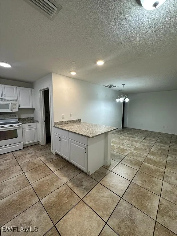 Building Photo - 4826 Marine Dr #2