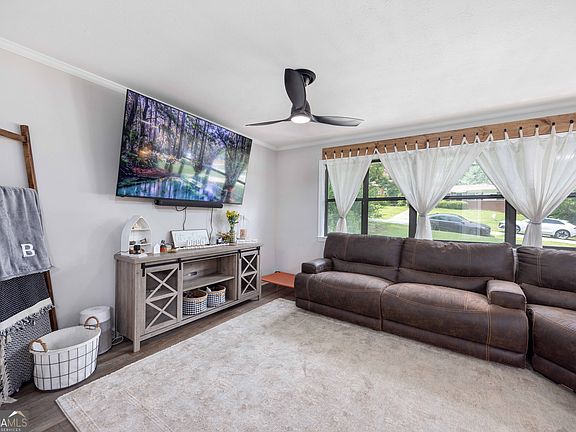 3rd image of 3838 Lyn Dr