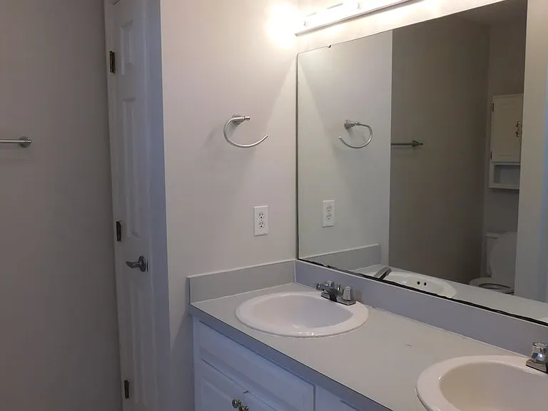 210 Rivershore Dr — Photo 16