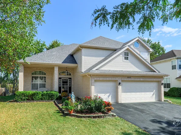 2112 Whitethorn Dr, Aurora, IL 60503