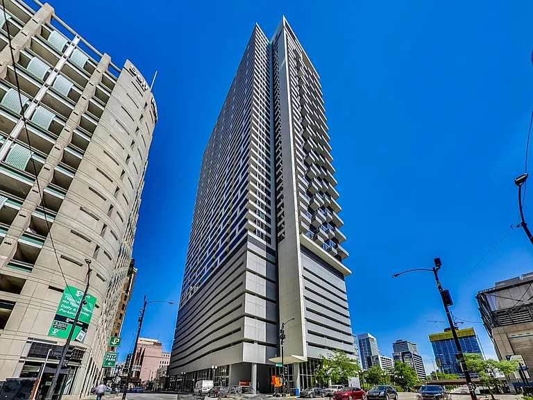235 W Van Buren St #4507 — Photo 1