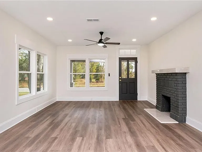 704 Marine St — Photo 5