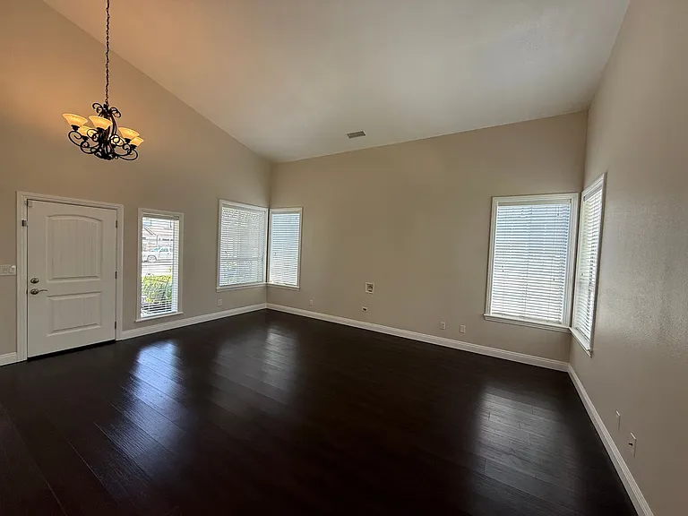 430 Carnation Pl — Photo 5