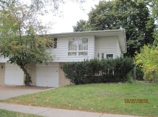 1630 Maple Ln, Elgin, IL 60123