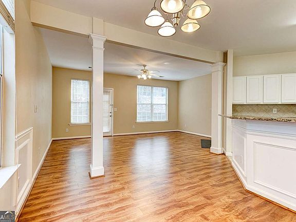 4th image of 4028 Oak Glenn Dr
