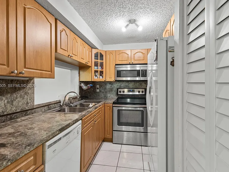 2075 SW 122nd Ave #226 — Photo 4